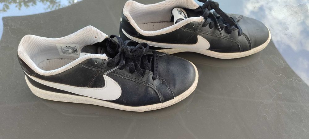 Vendo ténis da marca NIKE, de Futsal, Corrida e Casuais