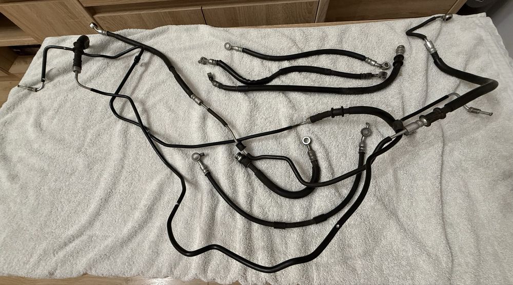 Części Suzuki GSX1250FA OEM. Termostat. Przewody hamulcowe. Dekielki.