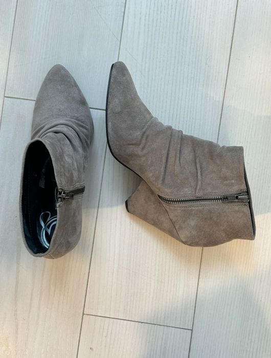 Ботинки, ботильоны натуральна замша Gabriella Rocha. US 8