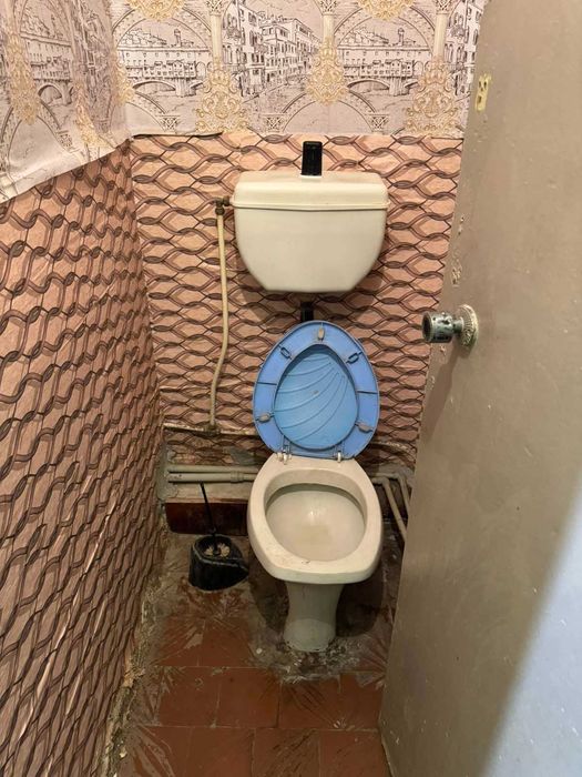 Кімната в гуртожитку по Нарбутівській