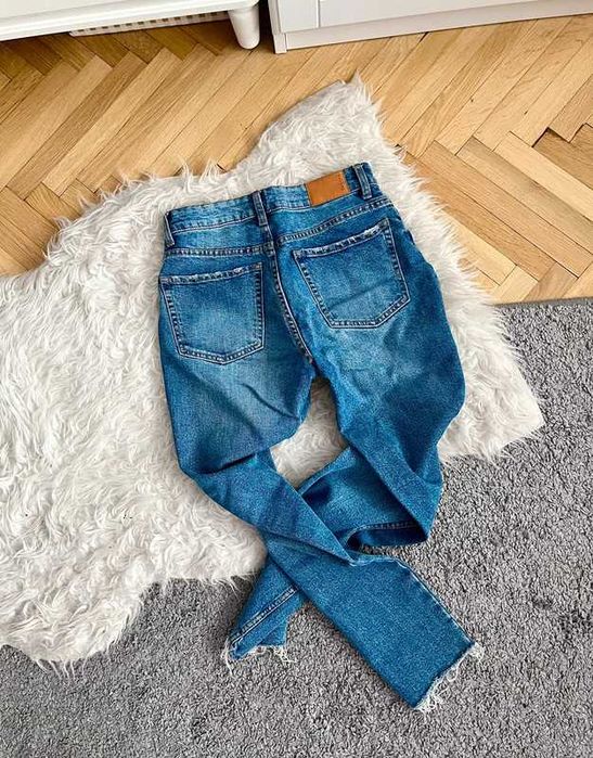 Dżinsy jeansy spodnie Bershka XS 34 straight cropped basic klasyczne