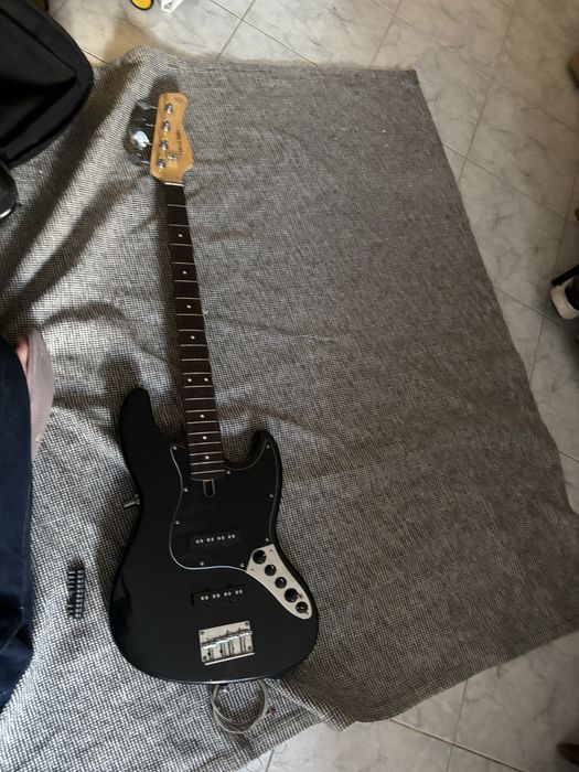 Baixo Marcus Sire V3