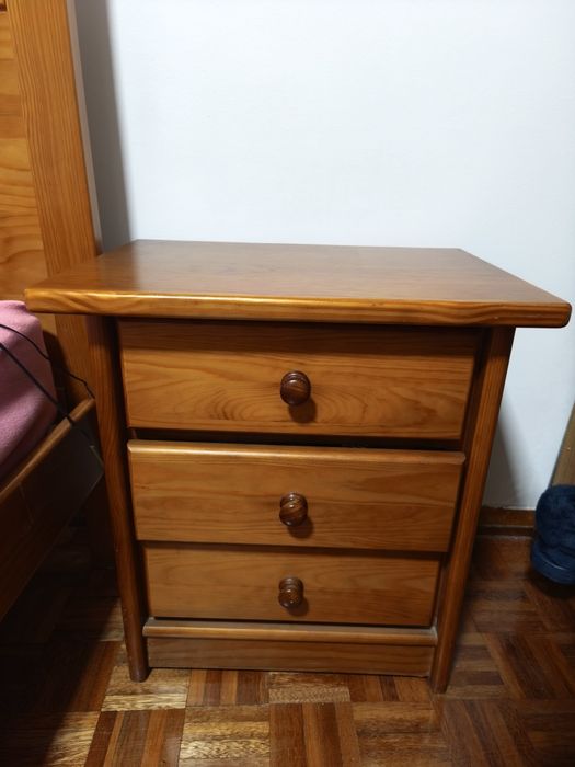 Comoda e mesinhas de cabeceira