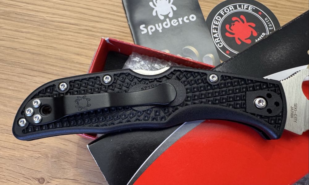Spyderco Endela Serrated VG-10