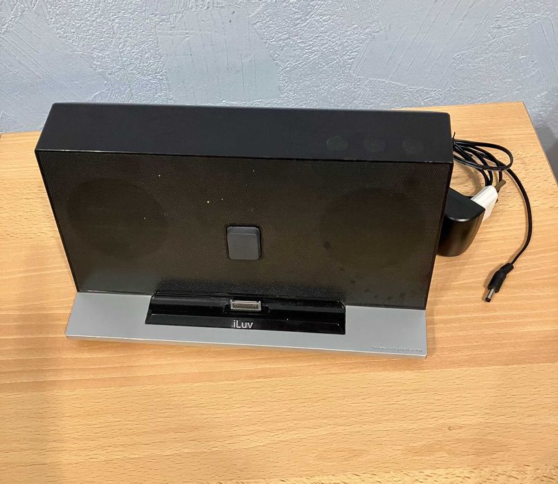 iPad 1416 16gb  cо cтереодинамик Док-станция iLuv iMM288