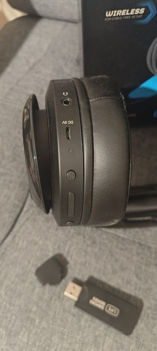 Headset pretos como novos