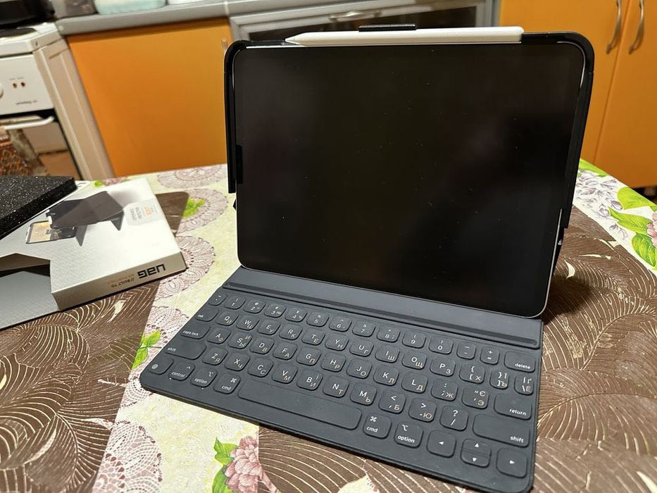 Чехол-подставка UAG Scout Series для iPad Pro 11