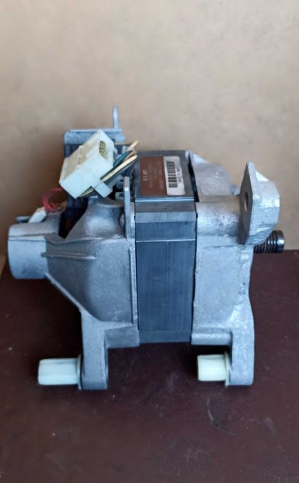 Двигатель(мотор) от стиральной машины Whirlpool 380Вт