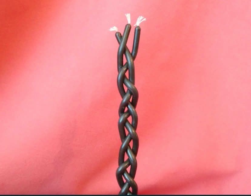 Свеча цветная, оговор.Восковая 100%. Возможна с заговором.