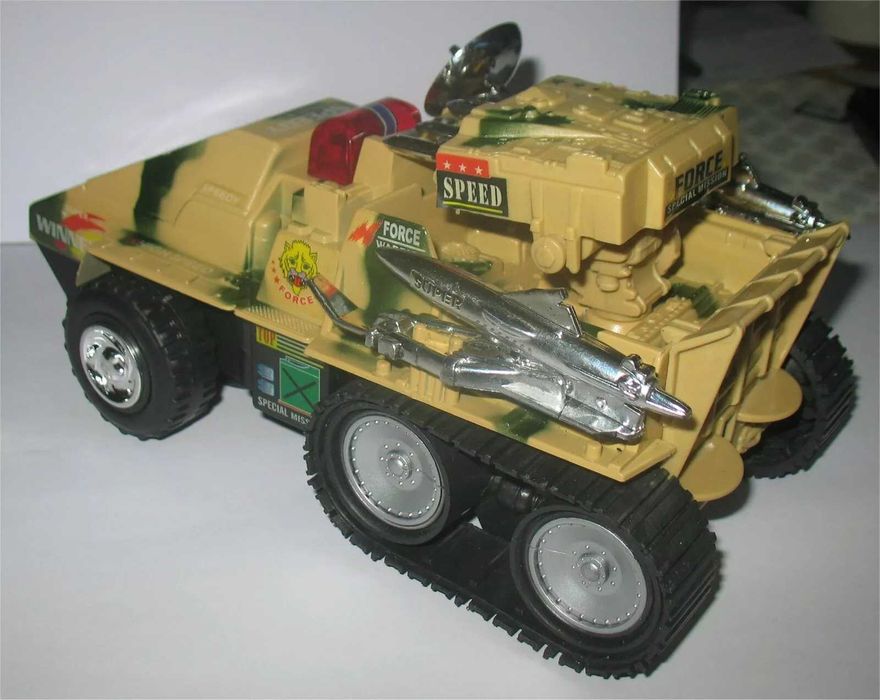Armoured Car - On the Snow Field (similar a Snow Cat GI Joe)