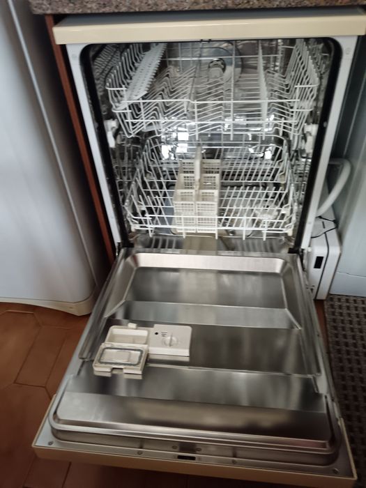 Máquina de lavar loiça em bom estado