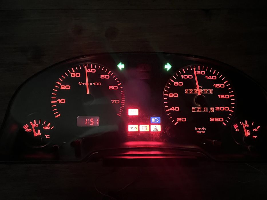 Приборна панель audi-80b3 приборка шиток