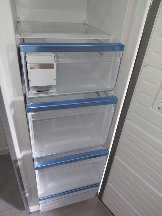 Arca Vertical BOSCH GSN36AIEP (No Frost - 186 cm - 242 L - Inox)