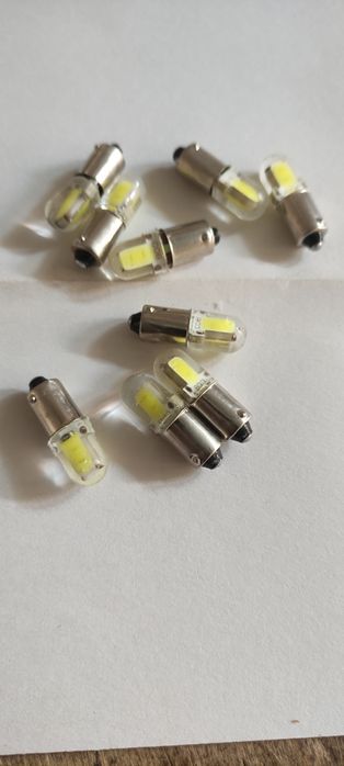 Светодиодная лампа габаритов цоколь H6W