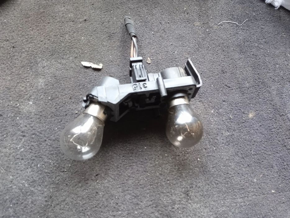 WKŁAD LAMPY LEWY TYŁ W BŁOTNIK SEAT LEON II 1P0945257B