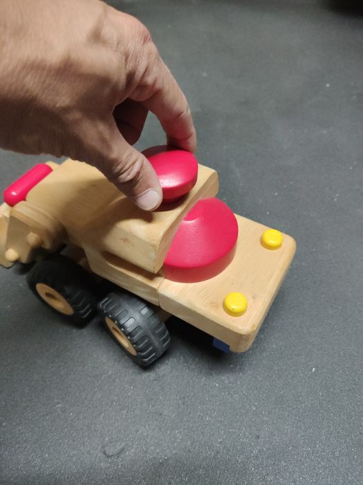 Camião articulado de madeira para crianças