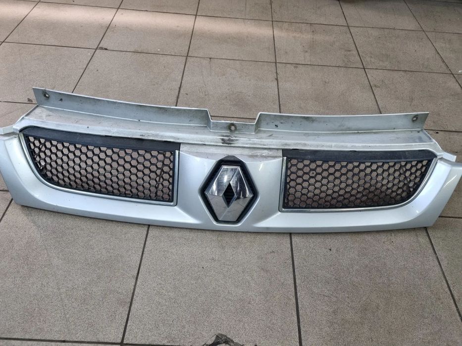 ATRAPA GRILL PRIMASTAR TRAFIC VIVARO  01-06r.