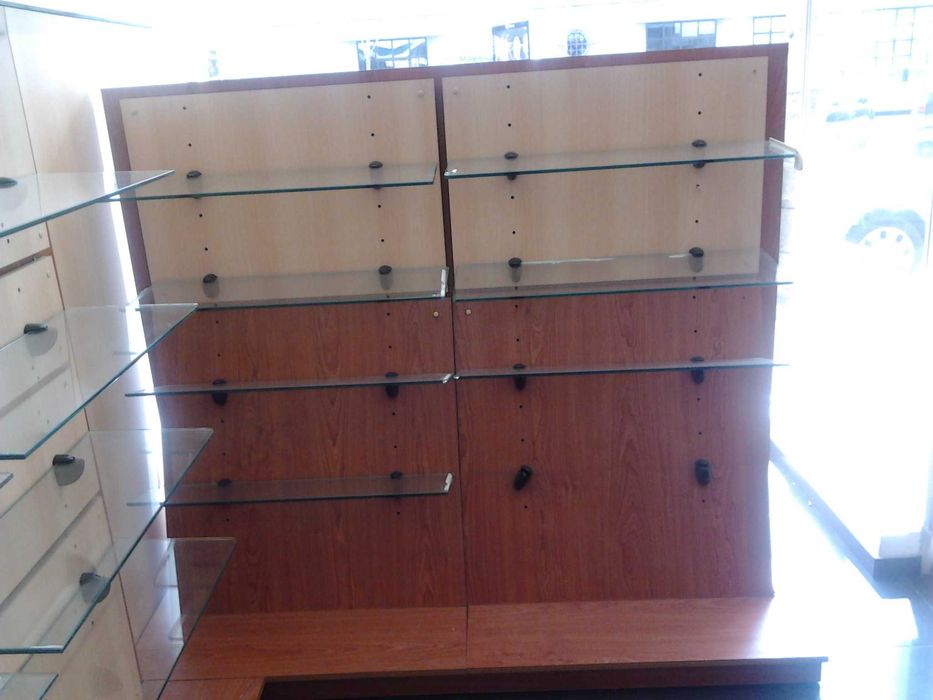 Móveis expositores e lineares de loja