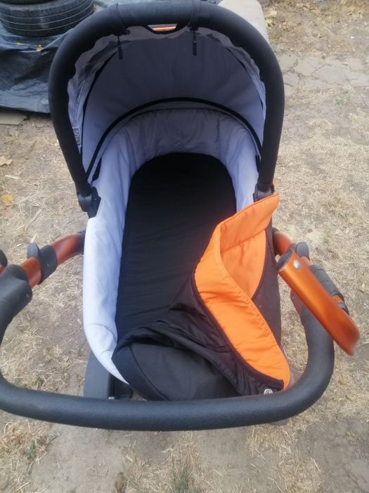 Продам детскую коляску в очень хорошем состоянии