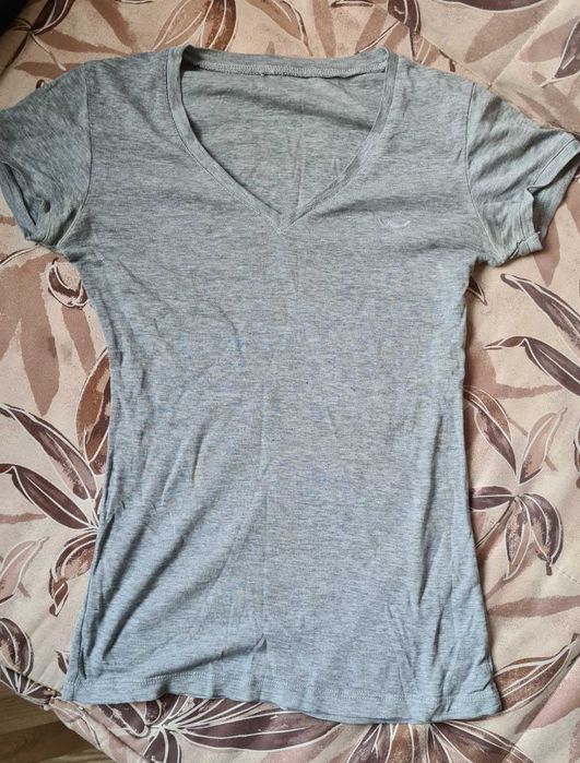 Жіноча футболка на розмір S