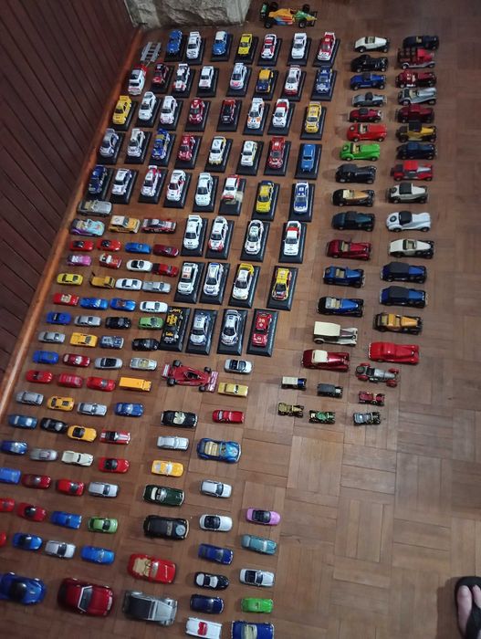 Lote 173 Miniaturas (Rali Anos 80/90 + Literatura Completa e Réplicas de carros antigos e vários modelos)