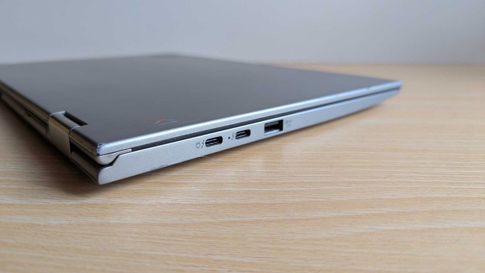 Сріблястий трансформер Lenovo ThinkPad X1 Yoga 3th на i7 з LTE-модемом