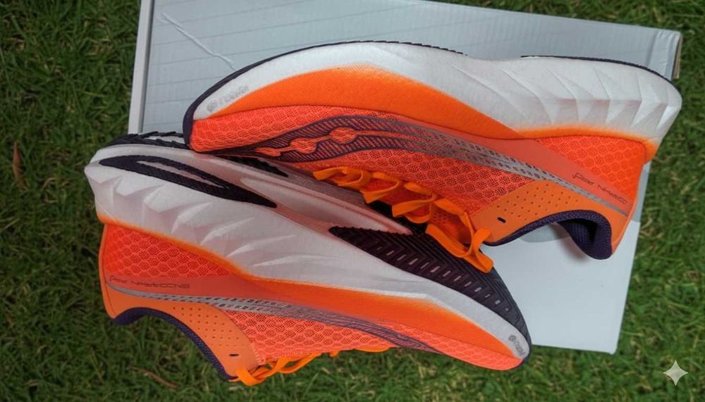 Saucony ENDORPHIN PRO 4, р.43,44 бігові кросівки