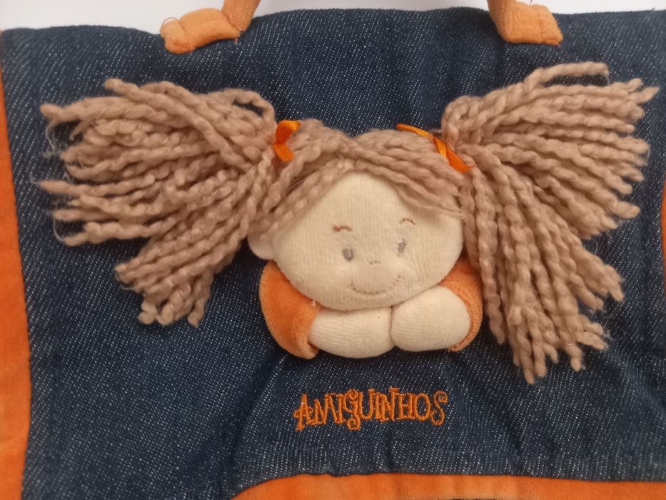 Mala menina ganga e laranja