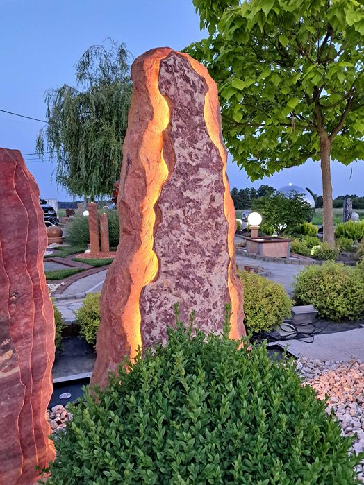 Fontanna ogrodowa. Fontanna z kamienia naturalnego, Fontanny ogrodowe