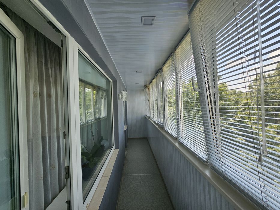 Продам 1-кімнатну квартиру (39 м²) внизу проспекту Олександра Поля