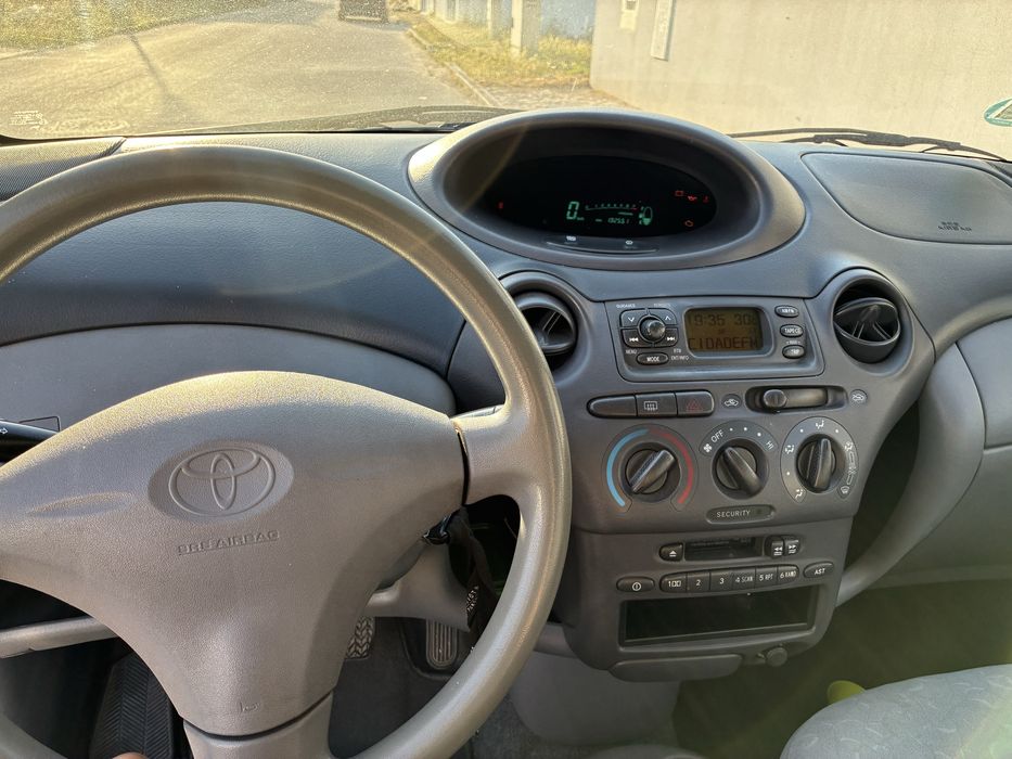 Toyota Yaris 2000