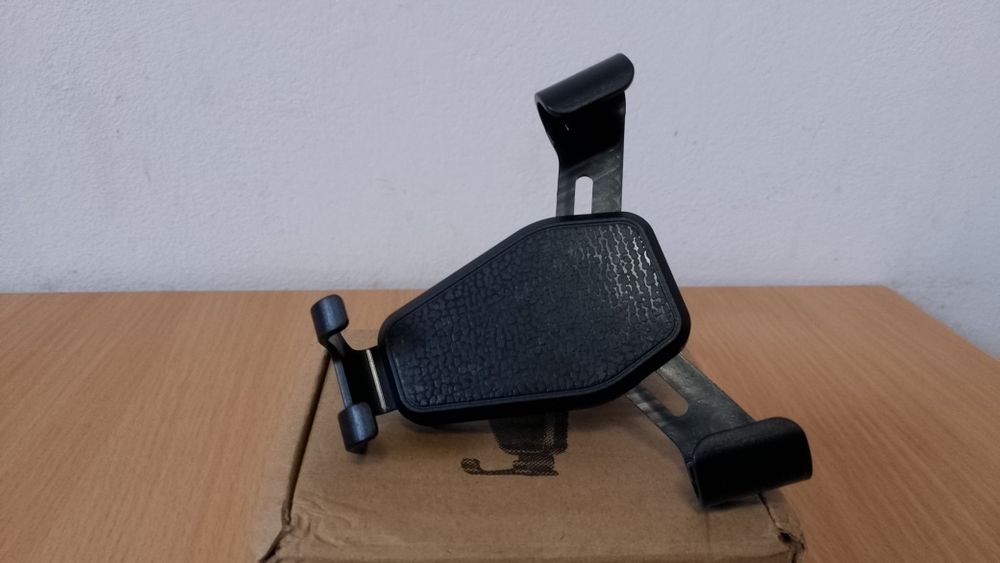 Uchwyt samochodowy na smartfona