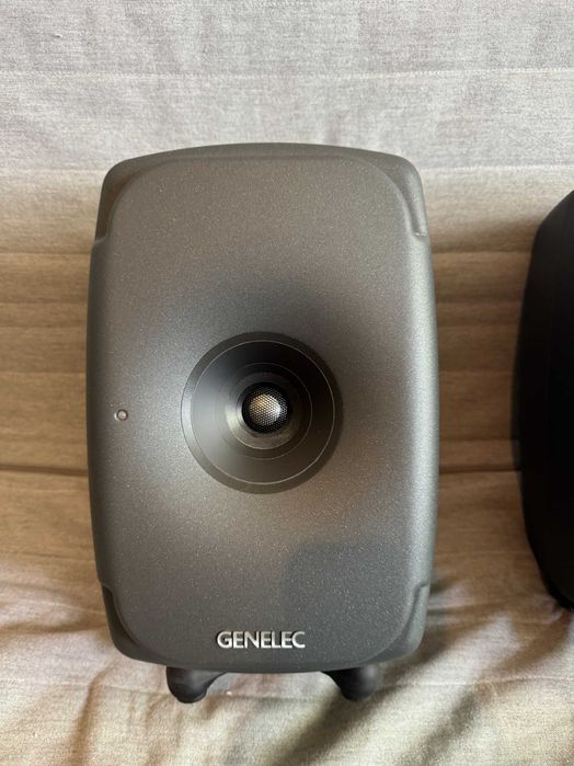 Monitory studyjne - GENELEC 8341 The Ones, para
