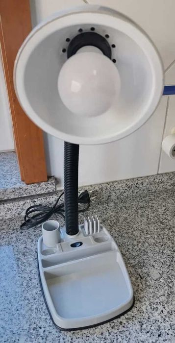 Candeeiro de mesa ajustável