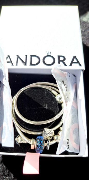 Pandora com pendentes