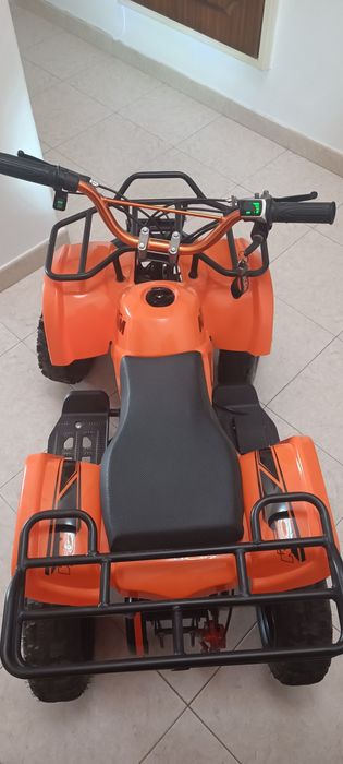 Mini moto 4 laranja elétrica em muito bom estado