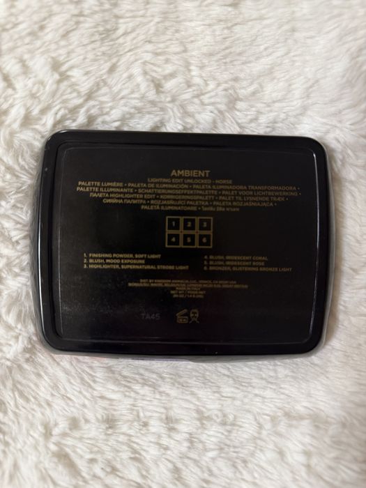 Палетка Hourglass кінь