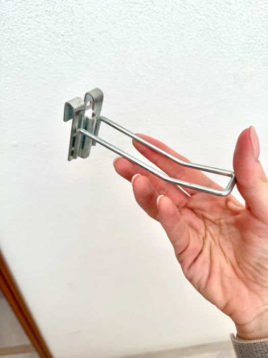 Gancho metálico para expositores