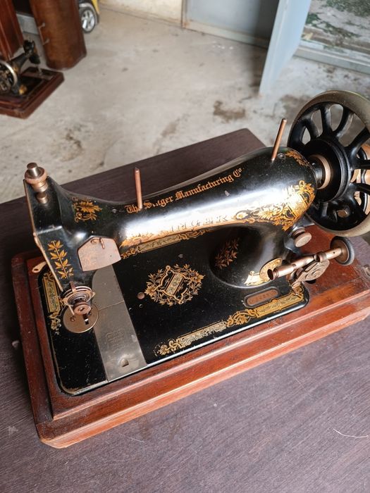Máquina de Costura Singer antiga/ relíquia/ museu