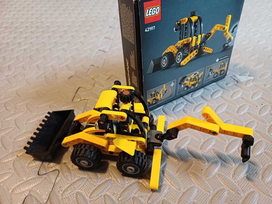 LEGO Technic 42197 Koparko-ładowarka i Lego Technic 42163
