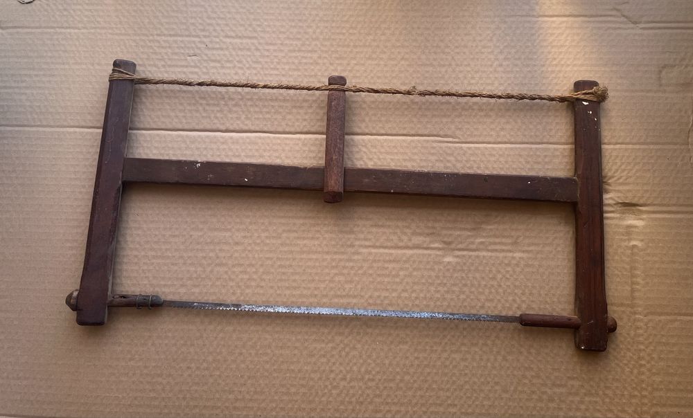 Serra manual de madeira