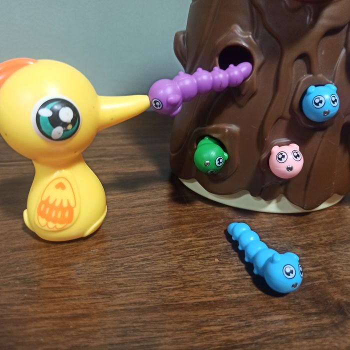 Magnetyczna gra zręcznościowa dzięcioł i robaczki