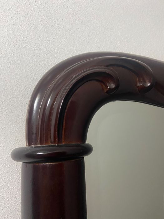 Móvel vintage com espelho