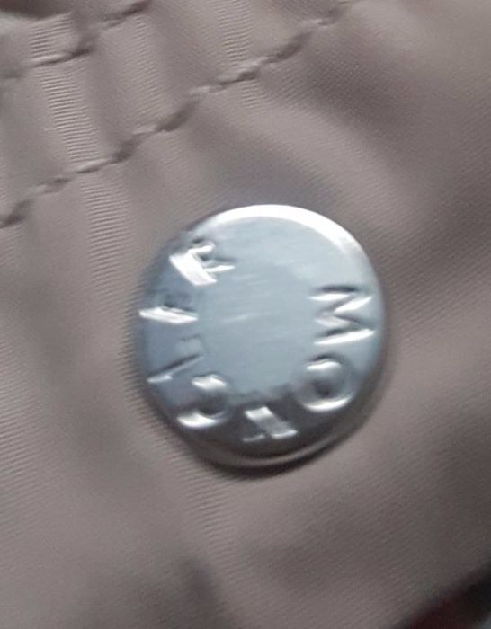 Оригинал.фирменная,стильная,легкая куртка с капюшоном moncler