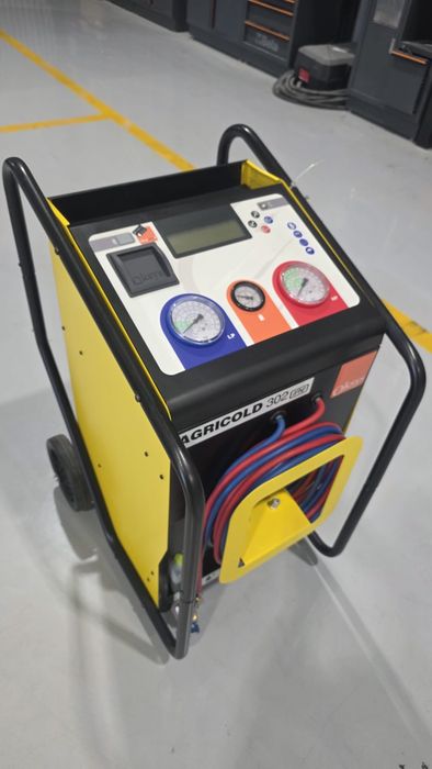 Vendo maquina carregamento  de AC para oesadis e ligeiros em estado novo. Tem 1 ano de uso.