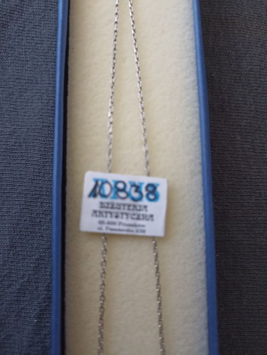 Srebrny łańcuszek z zawieszką