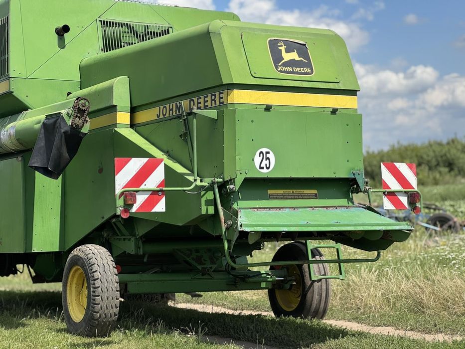 Продам комбайн джондір  1072