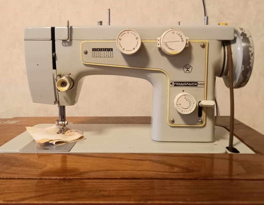 Продам швейну машину