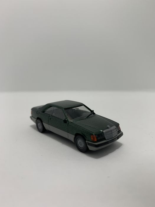 Miniatura Mercedes 300 CE Coupé da Herpa escala H0 1/87