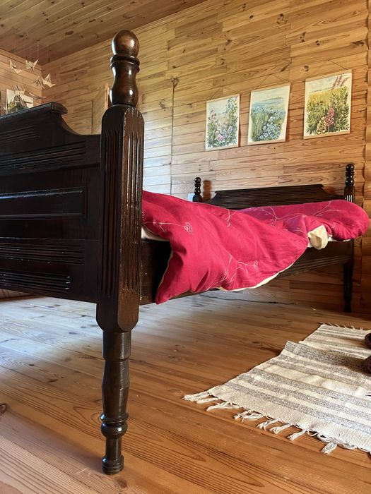 Ліжко з дерева